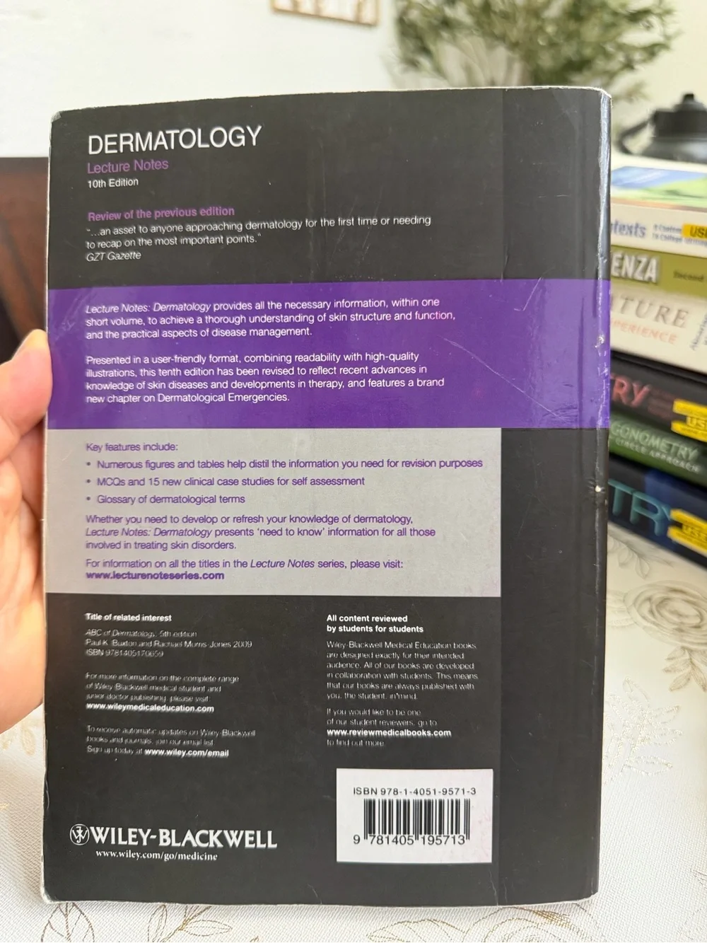 Lecture Notes: Dermatology (10th Edition) Paperback - Robin Graham-Brown & Tony